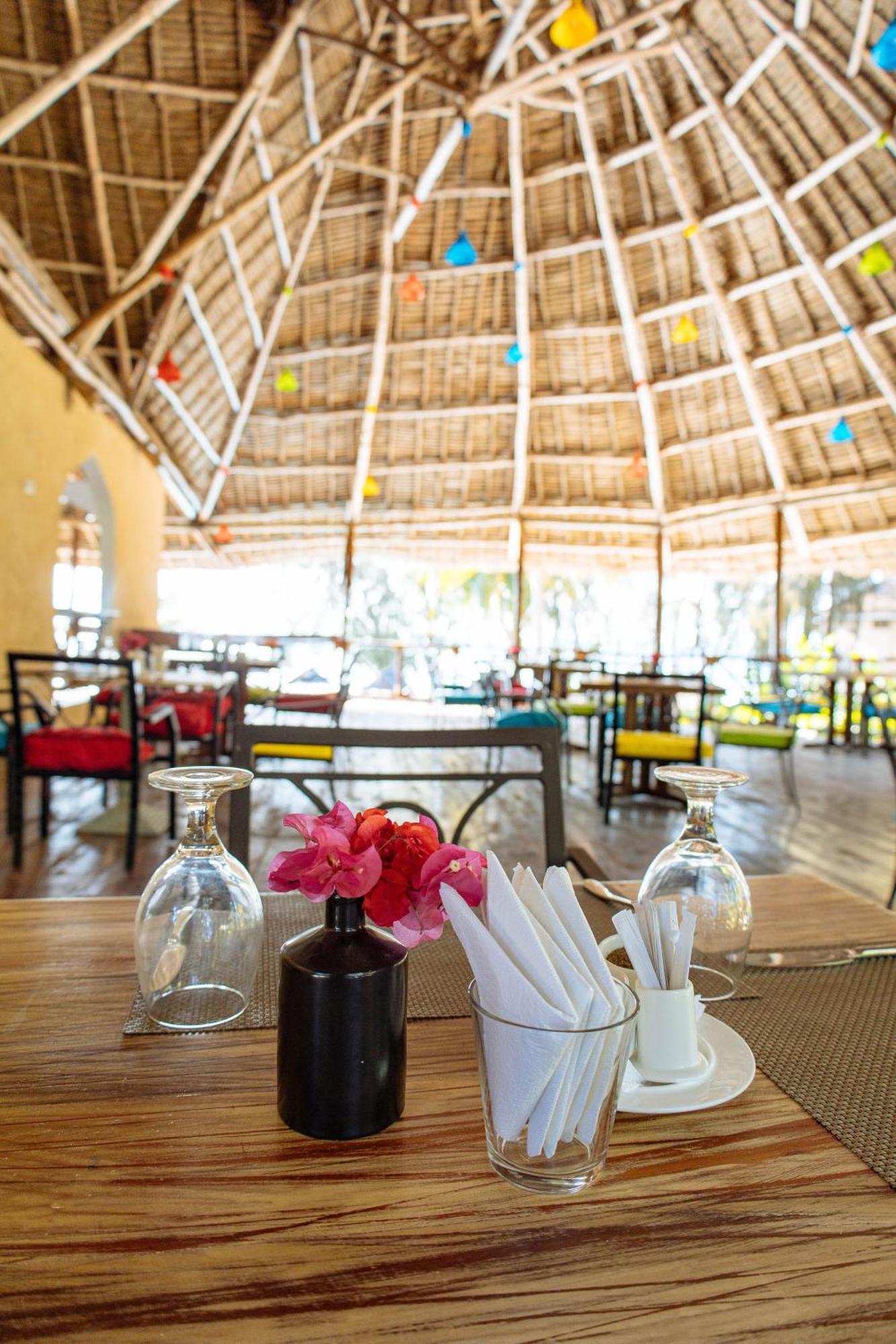 Sansi Kae Beach Resort Michamvi Kae ภายนอก รูปภาพ