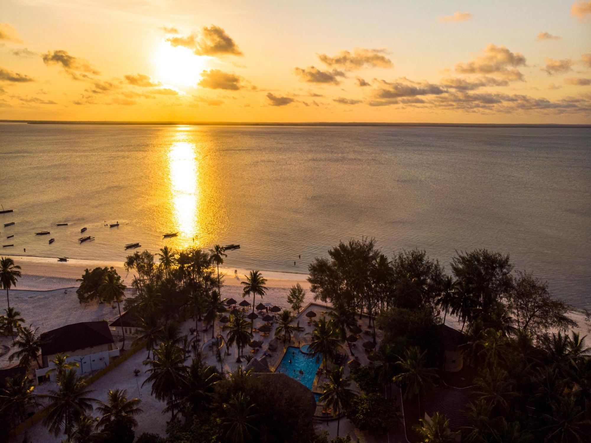 Sansi Kae Beach Resort Michamvi Kae ภายนอก รูปภาพ