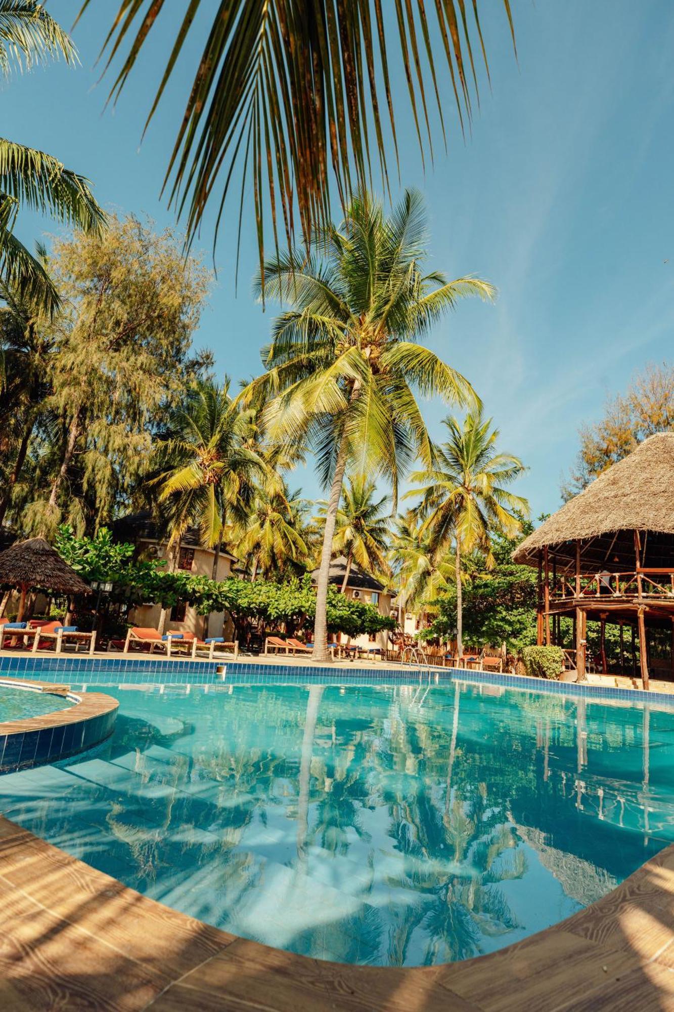 Sansi Kae Beach Resort Michamvi Kae ภายนอก รูปภาพ